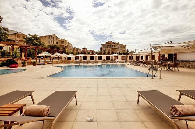 Pool Bar
