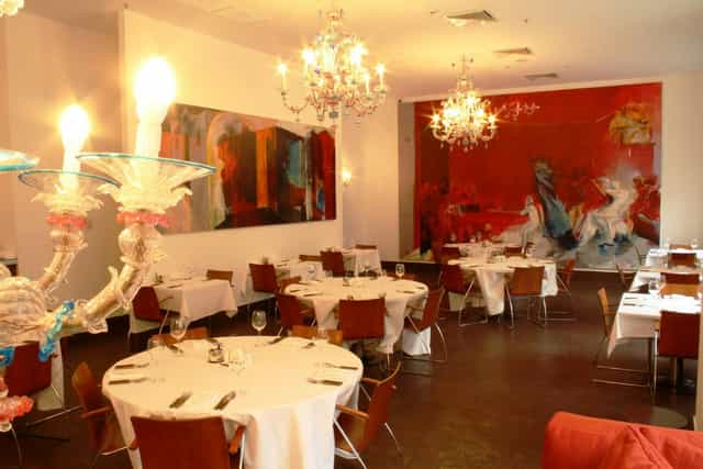 The Rotunda-1 with elegant chandeliers for upscale corporate dinner and boutique banquet events.