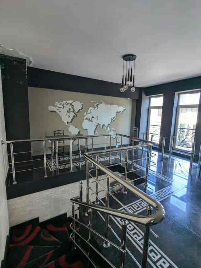 Gallery Lux Hotel Baku restaurant with global map wall for corporate events and workshops.