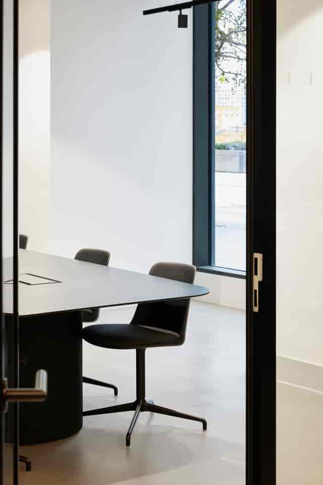 Modern meeting room at Broadwick Studio, perfect for executive meetings and brainstorming.