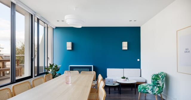 La Galerie breakout room with lounge seating for small-group strategy and corporate meetings.