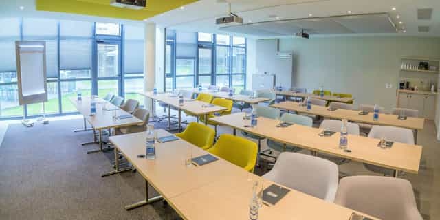 Modern conference room with ergonomic seating for corporate training and workshops.