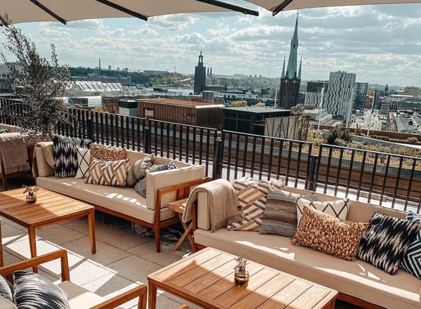 Luxury Tetto rooftop venue with skyline views for networking and VIP corporate events.