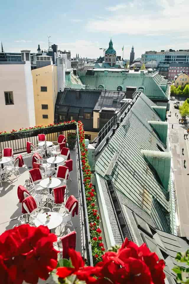 Le Hibou urban terrace, high-end cocktail reception and networking event space.