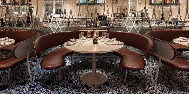 Pinnrummet at Hillenberg: VIP networking lounge with plush booth seating for corporate dinners.