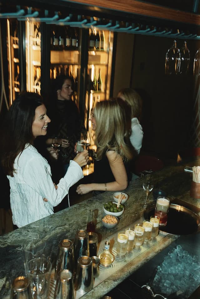 Cocktail bar