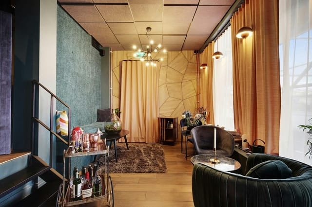 Etoile dining room lounge: VIP strategy breakout space with bar for networking events.