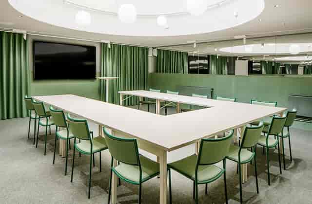U-shape workshop meeting room with modern AV for professional corporate events.