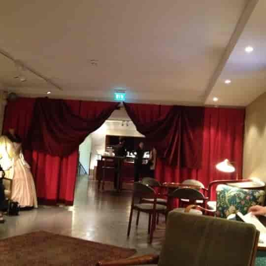 Målarsalen Dramaten: Theatrical drape room divider in a corporate event breakout space.