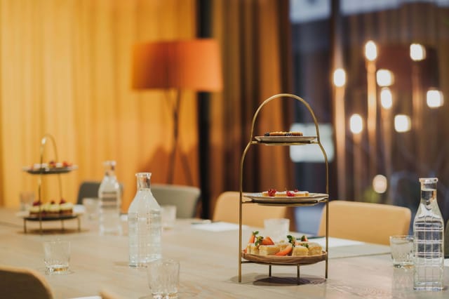 High-end board meeting room in Sturegatan 15 with luxury catering for corporate events.