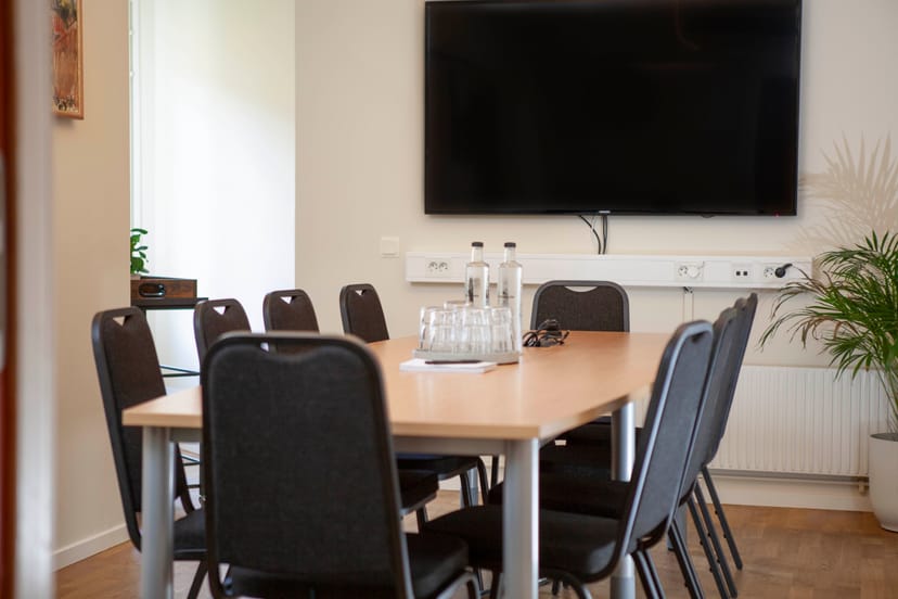 Boardroom meeting space at Hotell Zinkensdamm for team strategy sessions and corporate workshops.