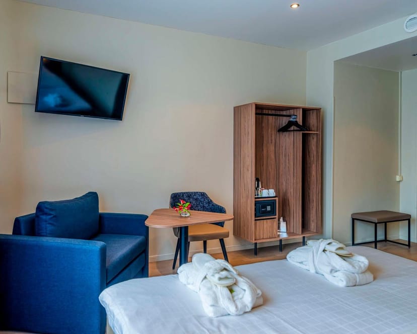 Compact Best Western Karlaplan hotel room for business travel accommodation.