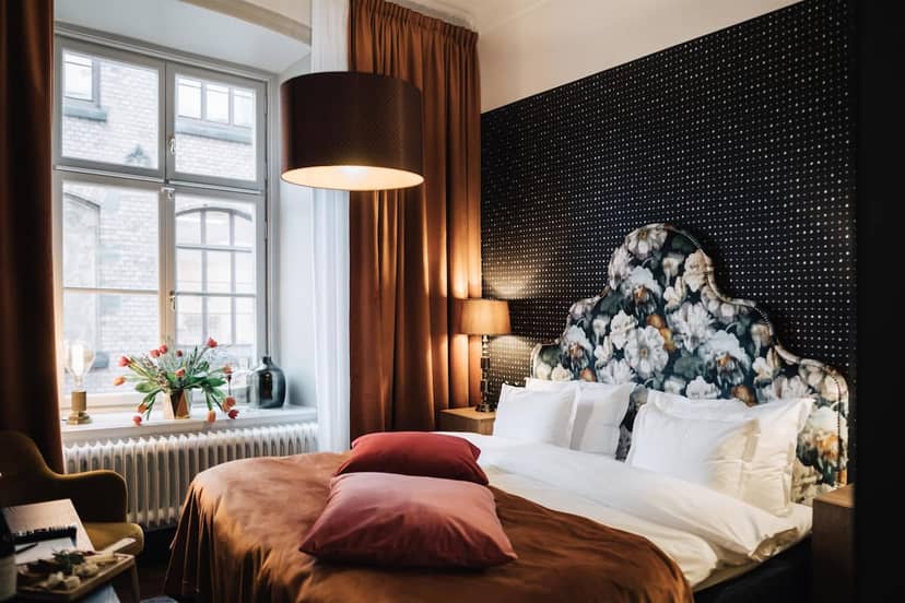 Club NOFO boutique hotel room for VIP speakers and intimate corporate board retreats.