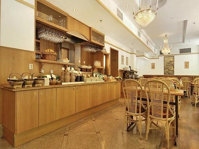Restaurang Ming: Buffet setup for intimate breakfast and lunch corporate events.