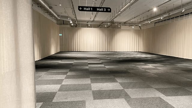Scandinavian XPO event hall with industrial ceiling rigging for trade shows and conferences.