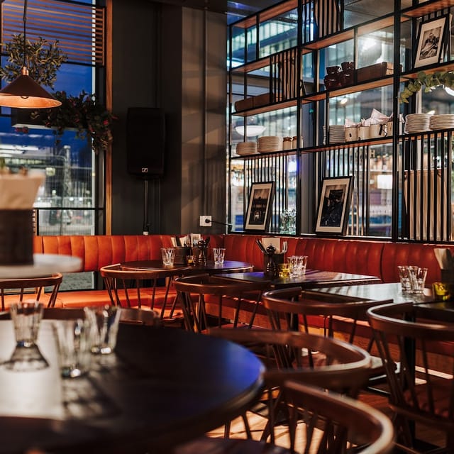 Haga Bottega restaurant booth seating for corporate networking events and professional dinners.