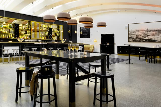 Bar