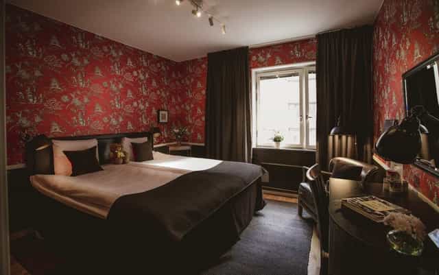 Boutique hotel room with patterned décor for VIP site inspections and corporate retreats.