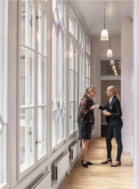 Networking in Quick Office Östermalm meeting room during a professional business event.