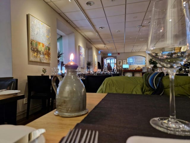 Wine Cellar Långholmen: intimate dinner venue for corporate networking and business conferences.