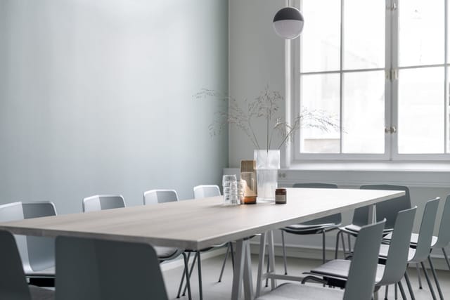 Modern executive boardroom in Fabriken Hammarby Sjöstad for productive meetings and workshops.