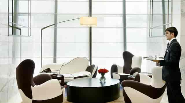 Nur Lounge Fairmont Baku: VIP networking lounge with modern furniture for upscale corporate events.