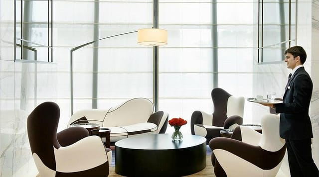 Nur Lounge Fairmont Baku: VIP networking lounge with modern furniture for upscale corporate events.