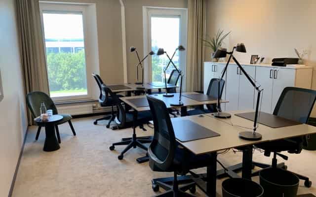 Stockholm Arlanda Airport breakout room with ergonomic chairs for business meetings and conferences.