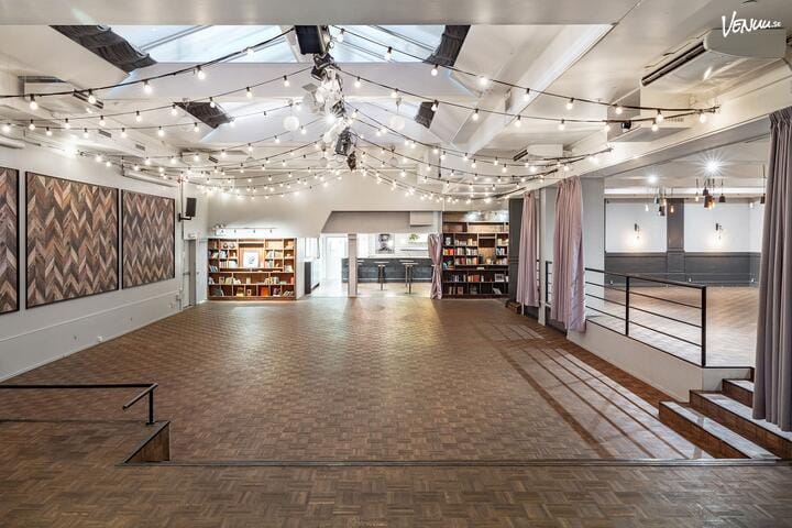 Entrance Bar at VENUE81 with industrial lighting for social gatherings and boutique receptions.