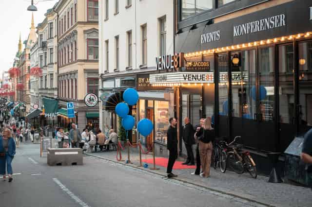 Entrance Bar