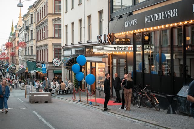Entrance Bar