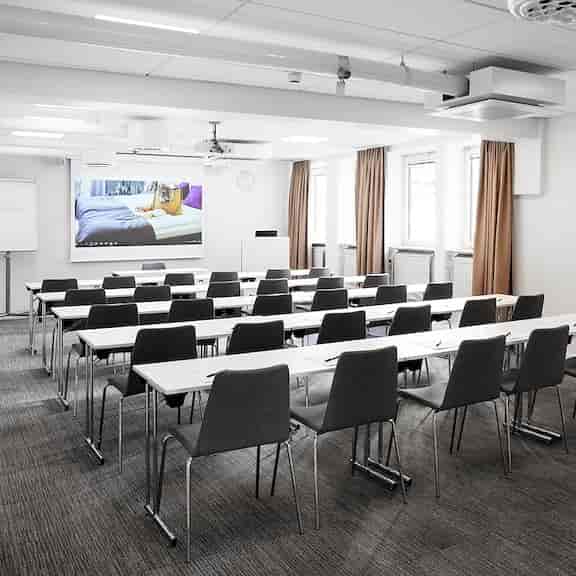 Classroom-style Best Western meeting room with AV setup for corporate training and presentations.