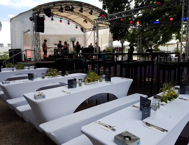 Outdoor event setup at Zollpackhof beer garden with communal seating for corporate events.