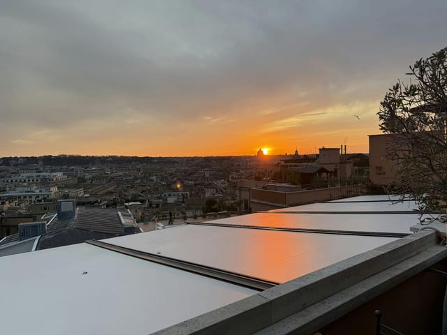 Rooftop restaurant in Rome with sunset view, perfect for premium receptions and gala dinners.