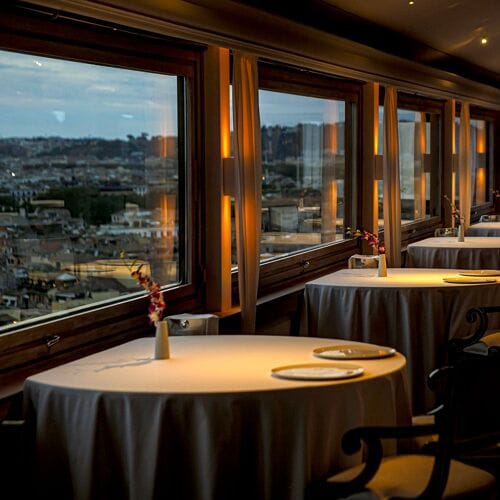 Imàgo high-end banquet hall with city views for VIP gala dinner or corporate reception.