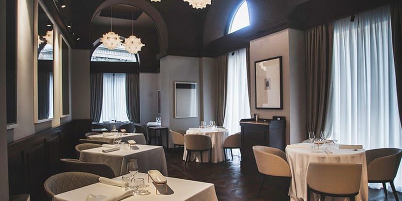 Upscale Pipero dining room with natural light, ideal for VIP dinners and exclusive board meetings.
