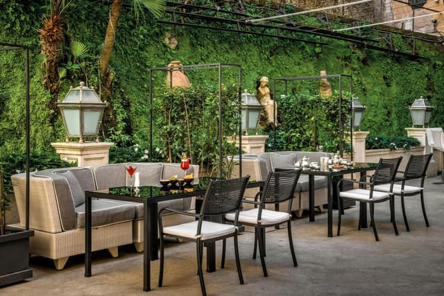 Salone Eva