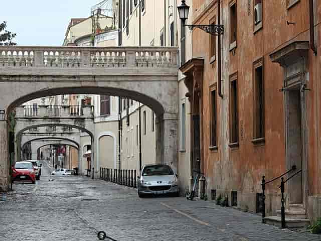 Roma Eventi Fontana di Trevi meeting rooms on a narrow Italian street for corporate event venues.