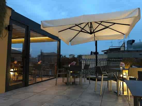 Rooftop American Bar at Otium Hotel, elegant outdoor venue for upscale corporate events.