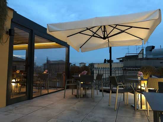 Rooftop American Bar at Otium Hotel, elegant outdoor venue for upscale corporate events.