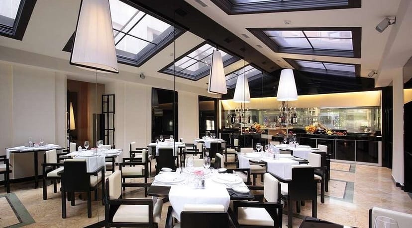 Grand Hotel Palace Rome event space with glass atrium for corporate luncheons and gala dinners.