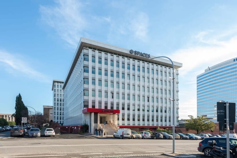 Modern meeting rooms at Spaces Eur Arte: professional venue for corporate workshops.