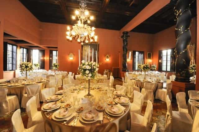 Elegant gala dining room at Villa Giovanelli with classic table settings for formal events.
