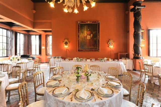 Saloni at Villa Giovanelli, elegant banquet hall with Chiavari chairs for corporate dinners.