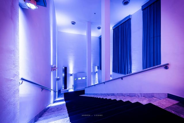 Modern event venue foyer at Spazio Novecento with architectural lighting for corporate conferences.