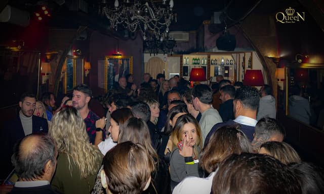 Piano bar