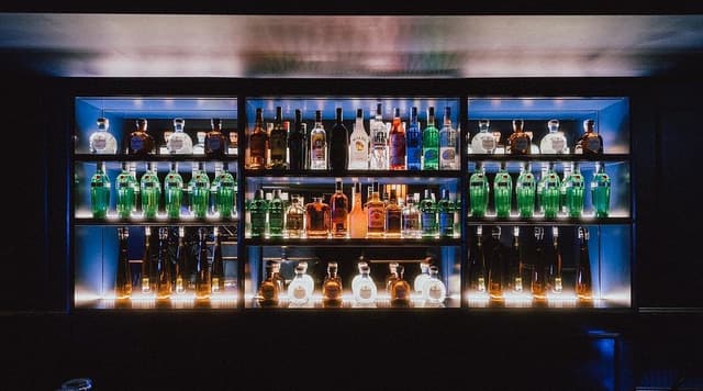 Piano bar