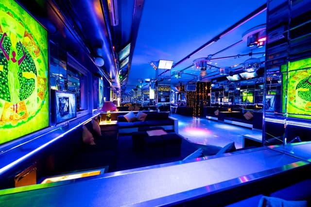 Piano bar