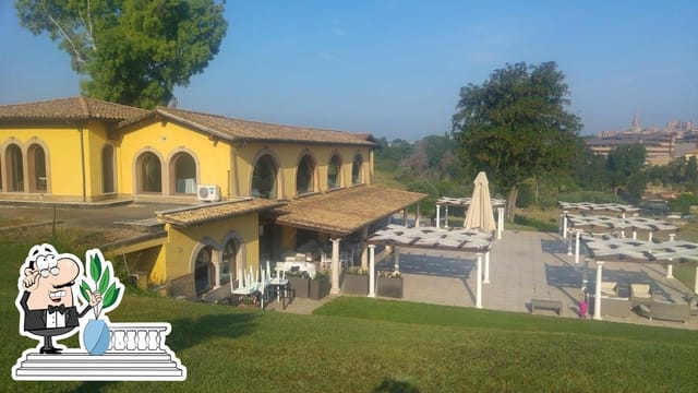 Feste at Villa Gianicolense: outdoor garden event space, perfect for al fresco dining and cocktails.