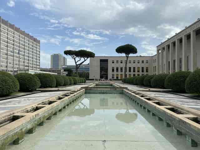 Sala Minnucci outdoor venue with water features for corporate gala and cocktail reception.